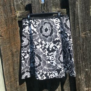 ✨NWT B&W Floral Hillard & Hanson Skirt